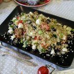 Salata quinoa greceasca cu branza si masline